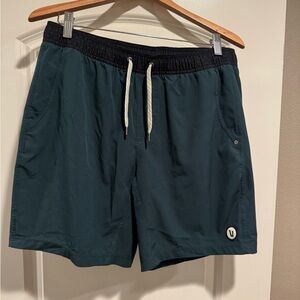 Vuori kore shorts 5” lined - forest green - size L